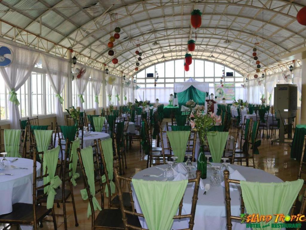 Island Tropic Hotel And Restaurant Аламінос Екстер'єр фото